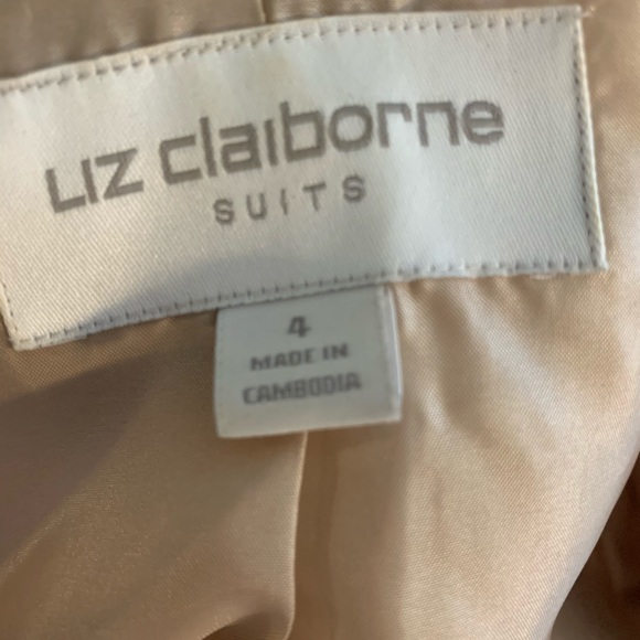 Cream suit - Picture 6 of 7